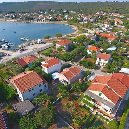 Apartament Lena *