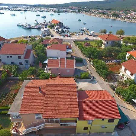 Lena Apartament Sukošan